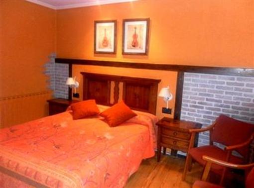 фото отеля Hostal Lola