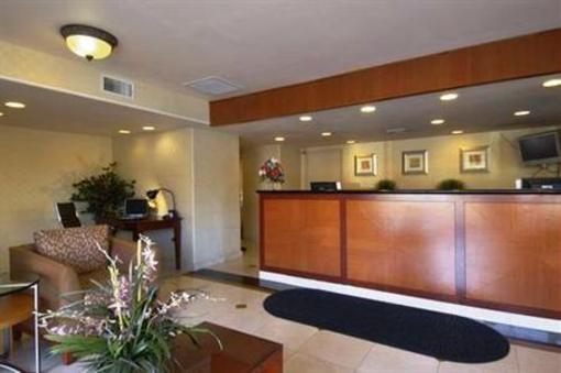 фото отеля Red Roof Inn Santa Ana