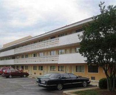 фото отеля Motel 6 Raleigh East (New Bern Avenue)