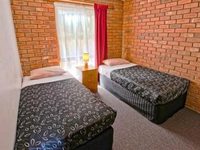 Statesman Motor Inn