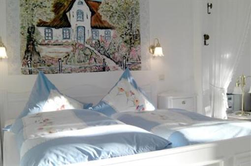 фото отеля Inselhotel Arfsten Wyk Auf Fohr