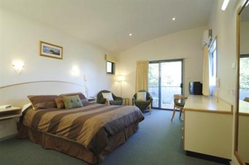 фото отеля Best Western Travellers Motor Village