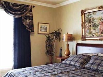 фото отеля LakeBreeze Niagara Bed & Breakfast