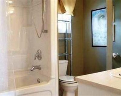 фото отеля LakeBreeze Niagara Bed & Breakfast