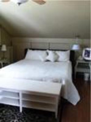 фото отеля LakeBreeze Niagara Bed & Breakfast