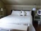 фото отеля LakeBreeze Niagara Bed & Breakfast