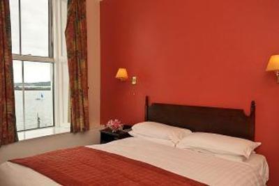 фото отеля Commodore Hotel Cobh