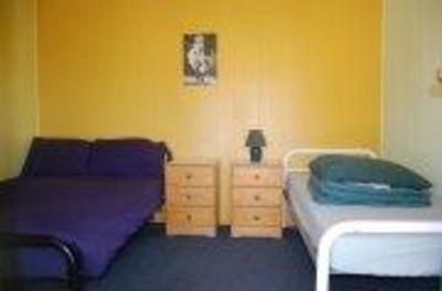 фото отеля Alice Lodge Backpackers