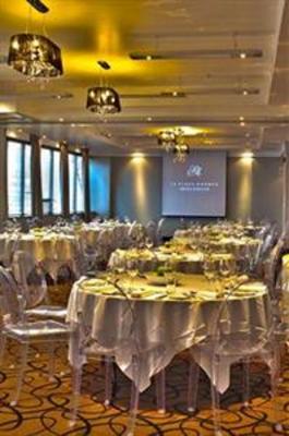 фото отеля Le Place d'Armes Hotel & Suites
