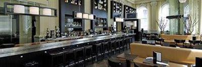 фото отеля Le Place d'Armes Hotel & Suites