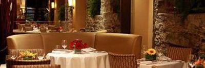 фото отеля Le Place d'Armes Hotel & Suites