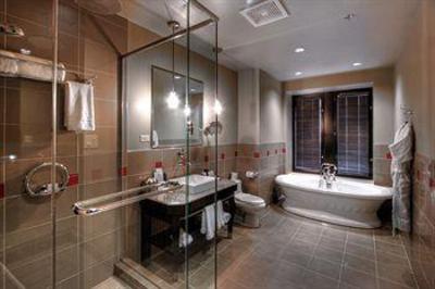 фото отеля Le Place d'Armes Hotel & Suites