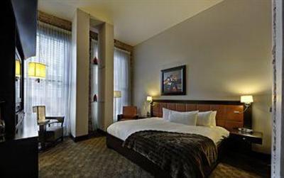 фото отеля Le Place d'Armes Hotel & Suites