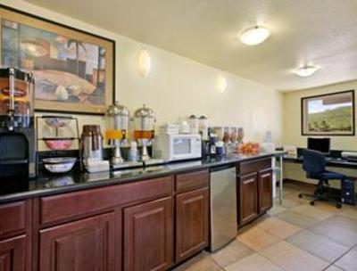 фото отеля Super 8 Marty's Valley Oceanside