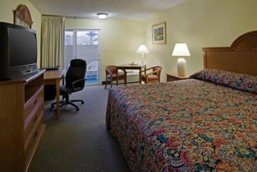 фото отеля Super 8 Marty's Valley Oceanside