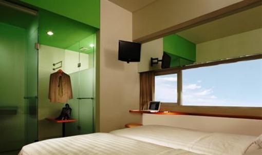 фото отеля Whiz Hotel Semarang