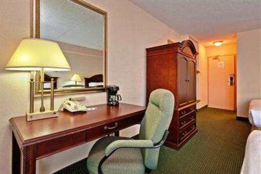 фото отеля Holiday Inn Express Toronto - Airport Area