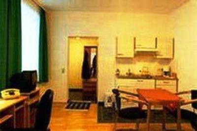 фото отеля Appartement Pension 700m Zum Ring Vienna