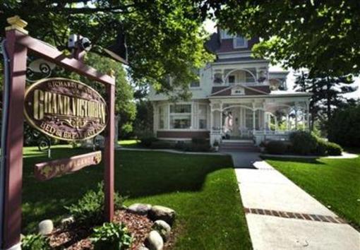 фото отеля Grand Victorian Bed and Breakfast Inn Bellaire