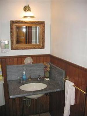 фото отеля Olde Judge Mansion
