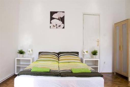 фото отеля Butterfly Hostel and Guesthouse