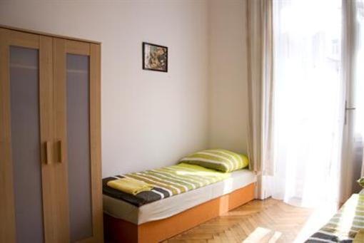фото отеля Butterfly Hostel and Guesthouse