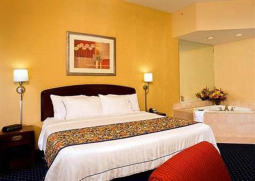 фото отеля Courtyard by Marriott Burlington