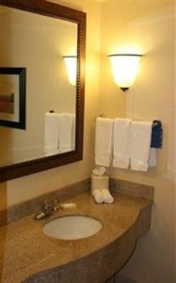 фото отеля Hilton Garden Inn Birmingham / Lakeshore Drive