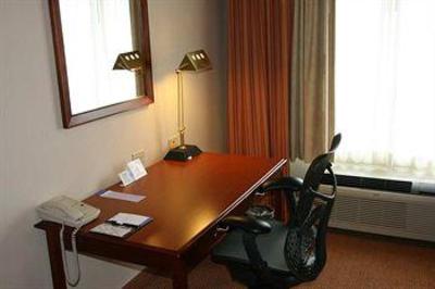 фото отеля Hilton Garden Inn Birmingham / Lakeshore Drive