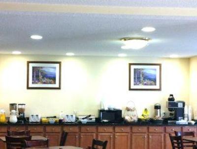 фото отеля Days Inn Greensboro Landmark Center