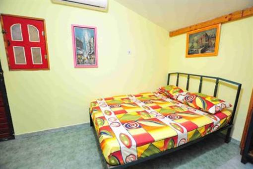 фото отеля Corinne Hostel