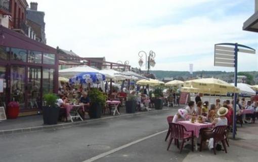 фото отеля Hotel Le Parisien Mers-les-Bains