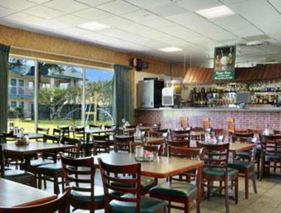 фото отеля Days Inn Arlington East Division Street