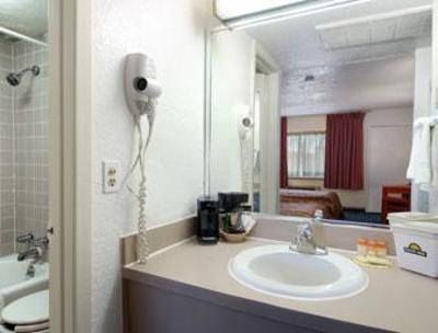 фото отеля Days Inn Arlington East Division Street