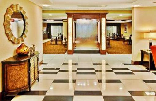 фото отеля Holiday Inn Express Hotel & Suites Crawfordsville