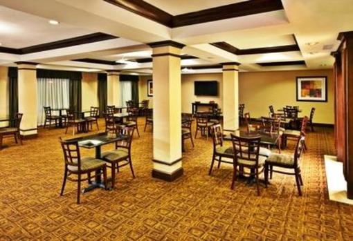 фото отеля Holiday Inn Express Hotel & Suites Crawfordsville