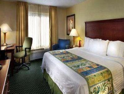 фото отеля Baymont Inn and Suites Gainesville