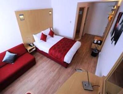 фото отеля Ramada Encore Hotel Luton Airport