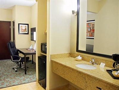 фото отеля BEST WESTERN PLUS Eastgate Inn & Suites