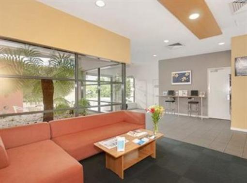 фото отеля Quality Hotel Woden