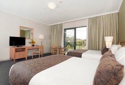 фото отеля Quality Hotel Woden