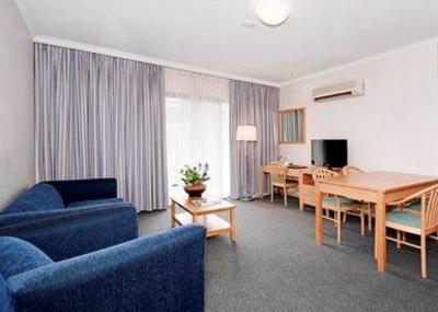 фото отеля Quality Hotel Woden