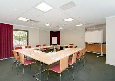 фото отеля Quality Hotel Woden