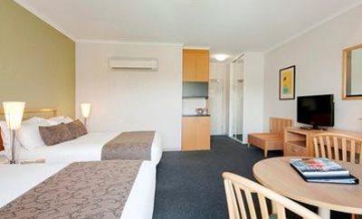 фото отеля Quality Hotel Woden