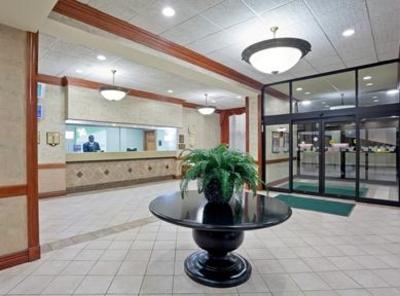 фото отеля Holiday Inn Hotel & Suites Overland Park West