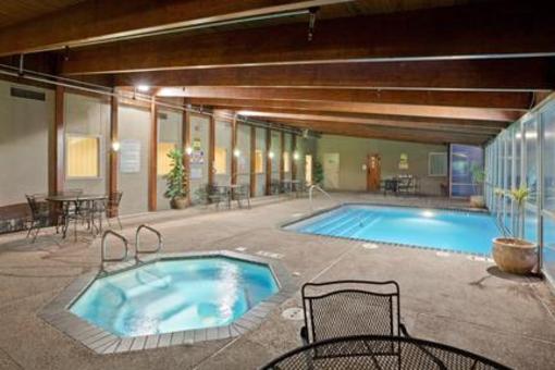 фото отеля Holiday Inn Hotel & Suites Overland Park West