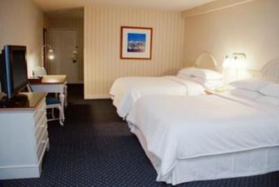 фото отеля Four Points Cape Cod Hotel Eastham