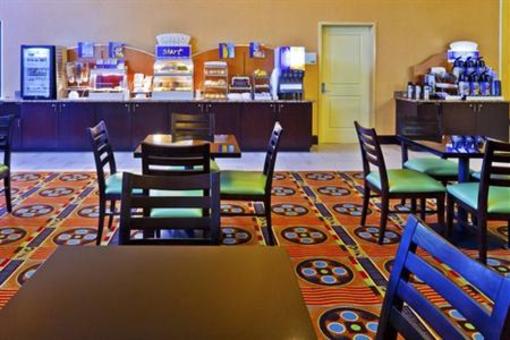 фото отеля Holiday Inn Express Hotel & Suites Nashville - Opryland
