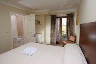 фото отеля Marsh Farm Hotel Swindon