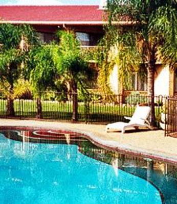 фото отеля Quality Inn Charbonnier Hallmark